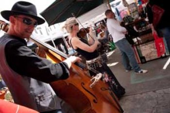 Musicians at market